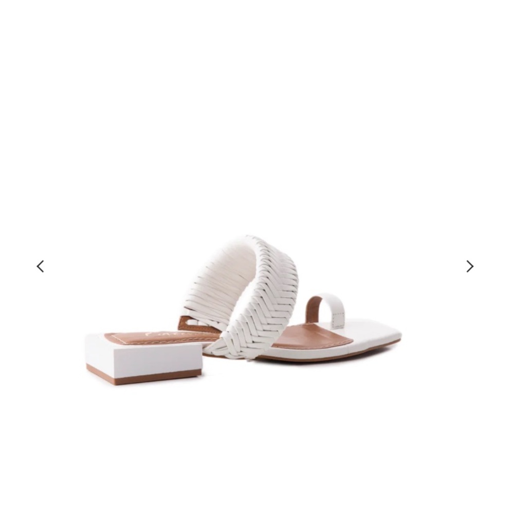 L'INTERVALLE White Contemporary Slide Sandals